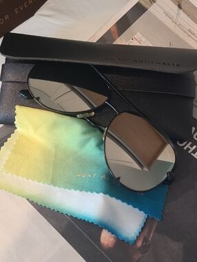 Quay Australia Black Metal Aviator Sunglasses with Mirrored Lenses